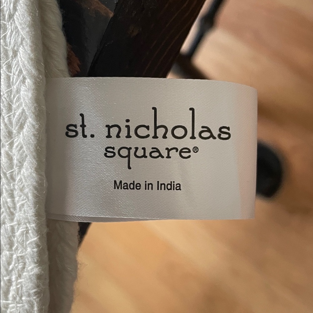 St. Nicholas Square 2 Round Braided Red and Green Merry Christmas Placemats - Picture 2 of 6
